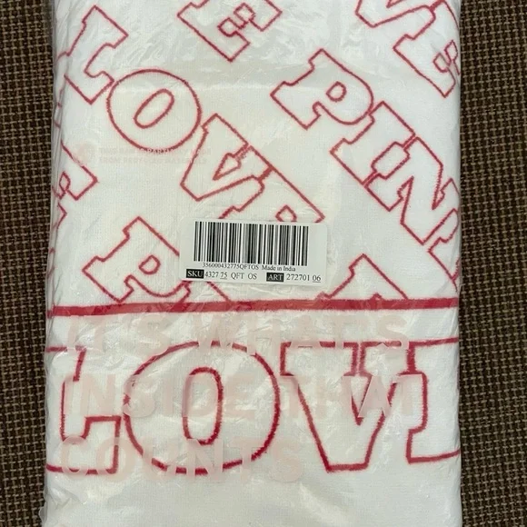 Victoria's Secret Love PINK White & Pink Logo Cotton Bath Beach Towels - 2 Pack - Picture 5 of 5